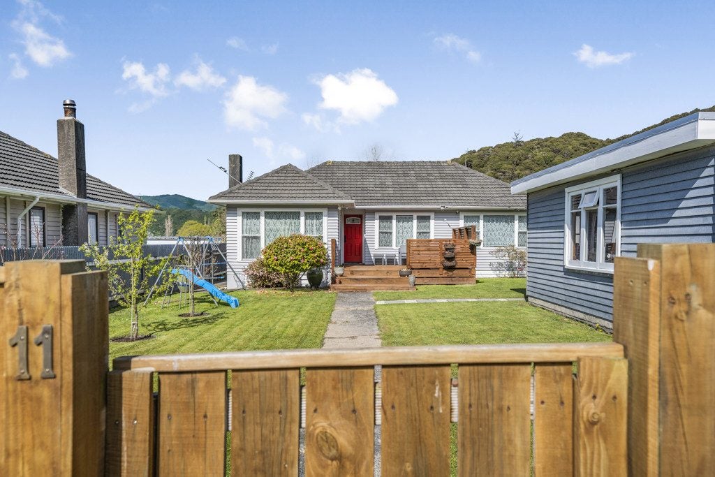 11 Kowhai Street, Wainuiomata, Lower Hutt - Carousel 1