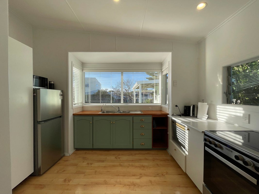 30 Tui Street, Oneroa, Waiheke Island - Carousel 1