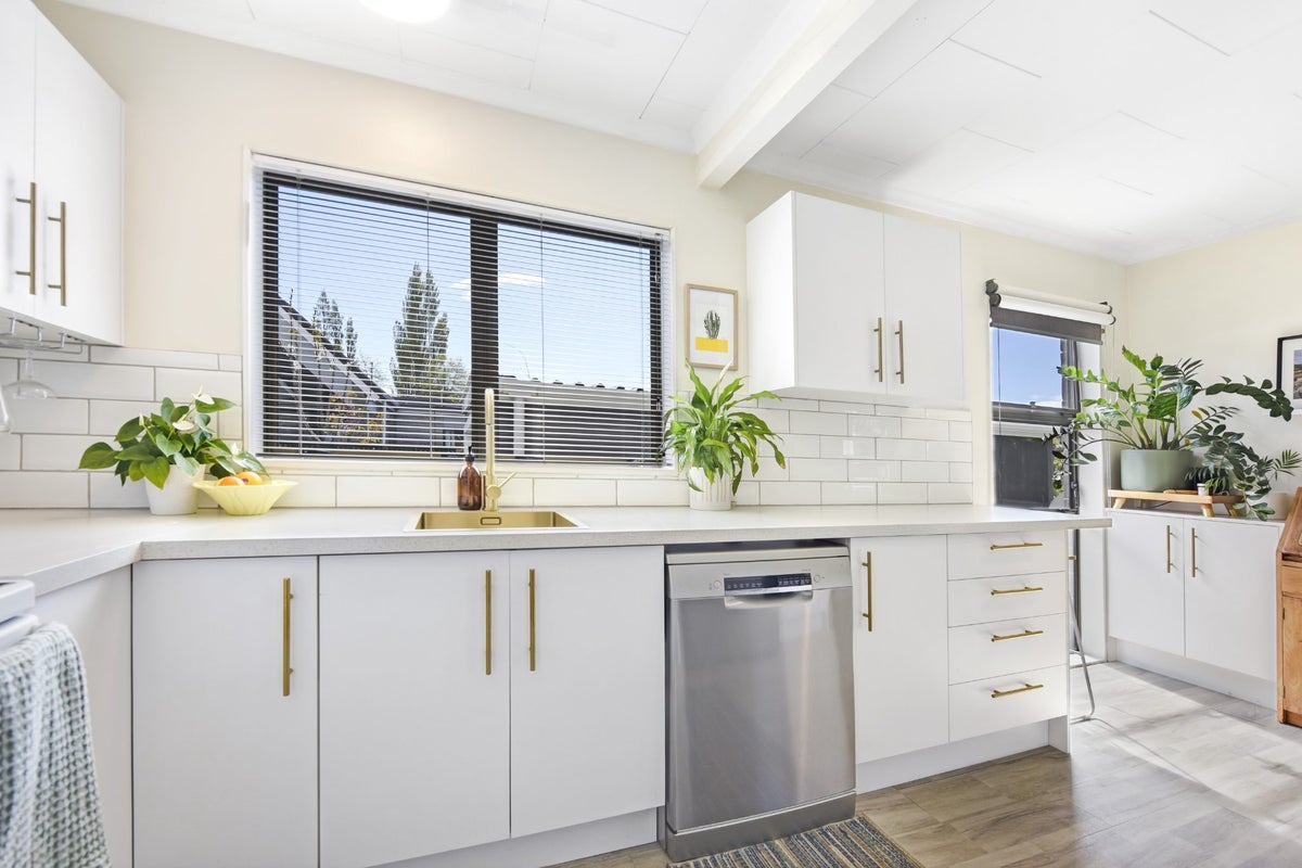 2/4 Byron Place, Stoke, Nelson - Carousel 1