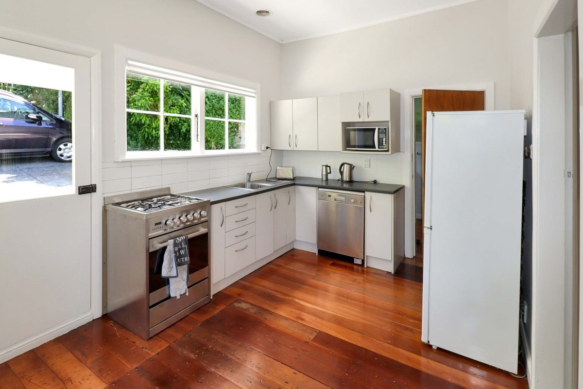 65 Norway Street, Aro Valley, Wellington - Carousel 2