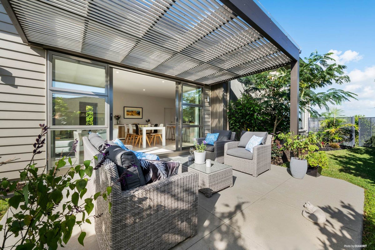 10 Lydiard Place, Beachlands, Auckland - Carousel 1
