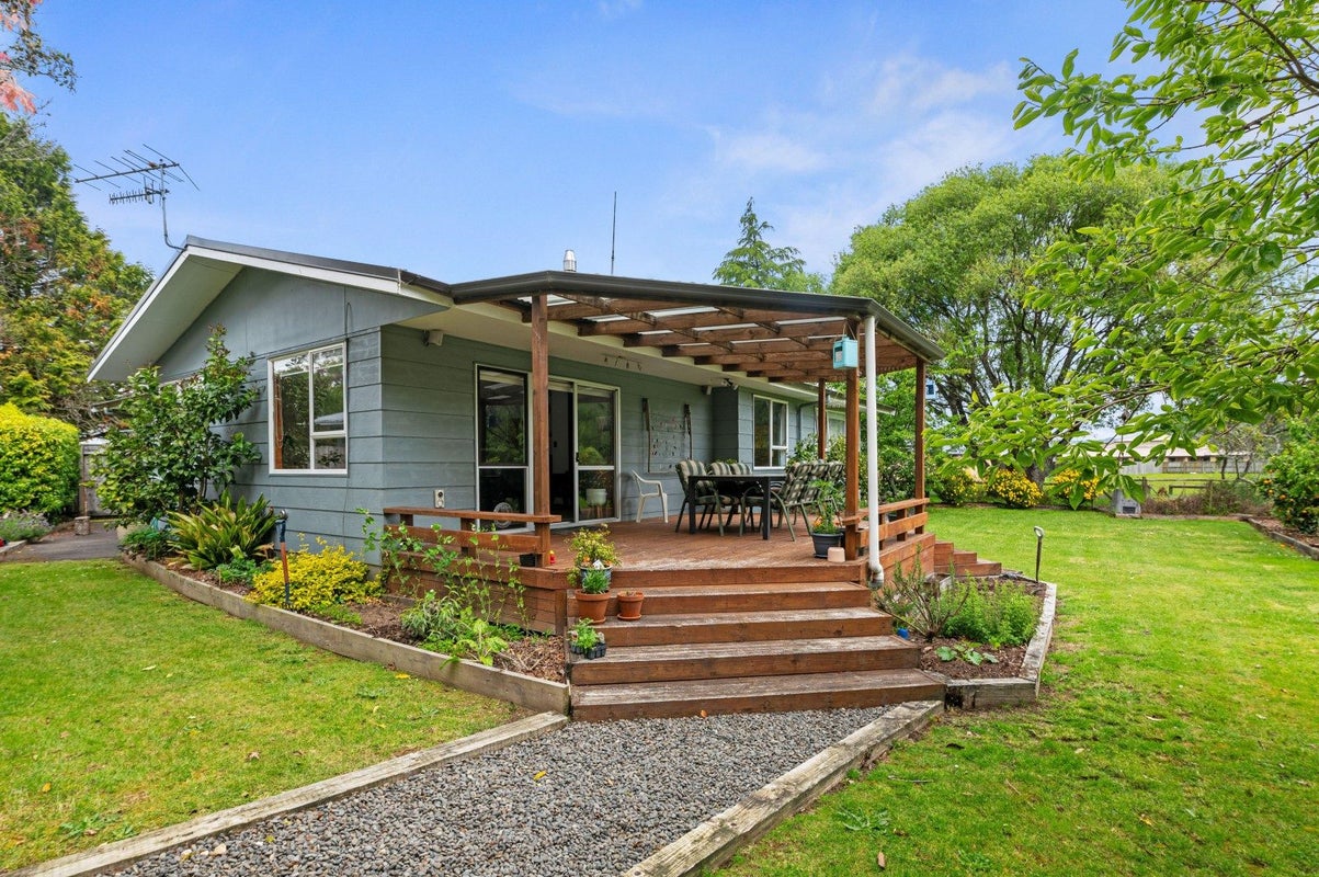 83 Aquarius Drive, Kawaha Point, Rotorua - Carousel 1