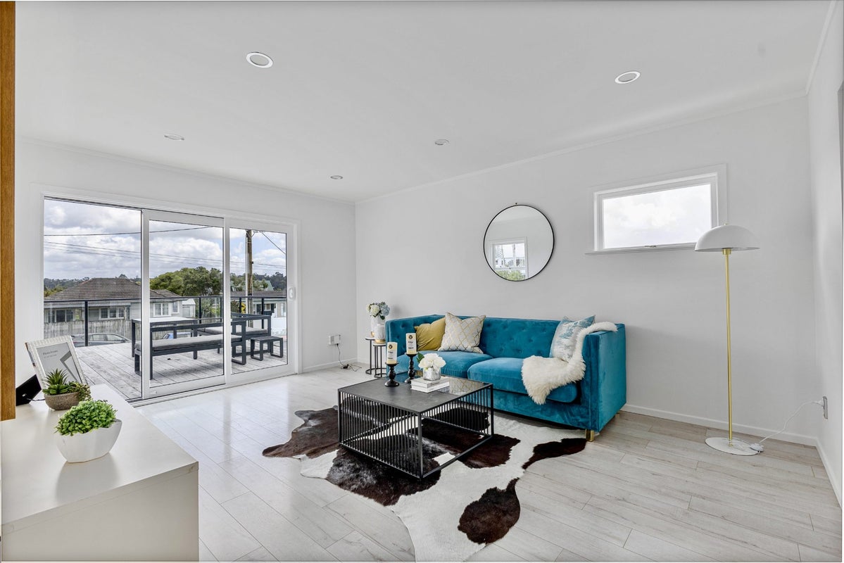 15 Lancaster Road, Beach Haven, Auckland - Carousel 2