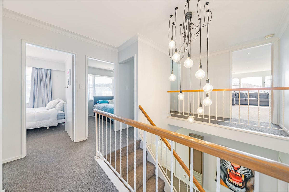 8 Earlston Grove, Avalon, Lower Hutt - Carousel 24