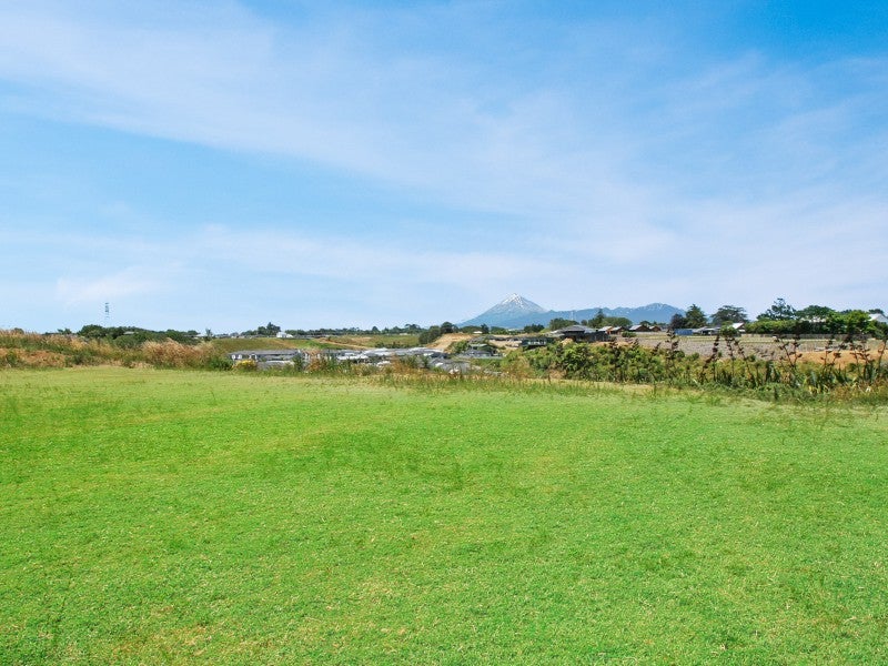 14 Fernbrook Drive, Hurworth, New Plymouth - Carousel 1