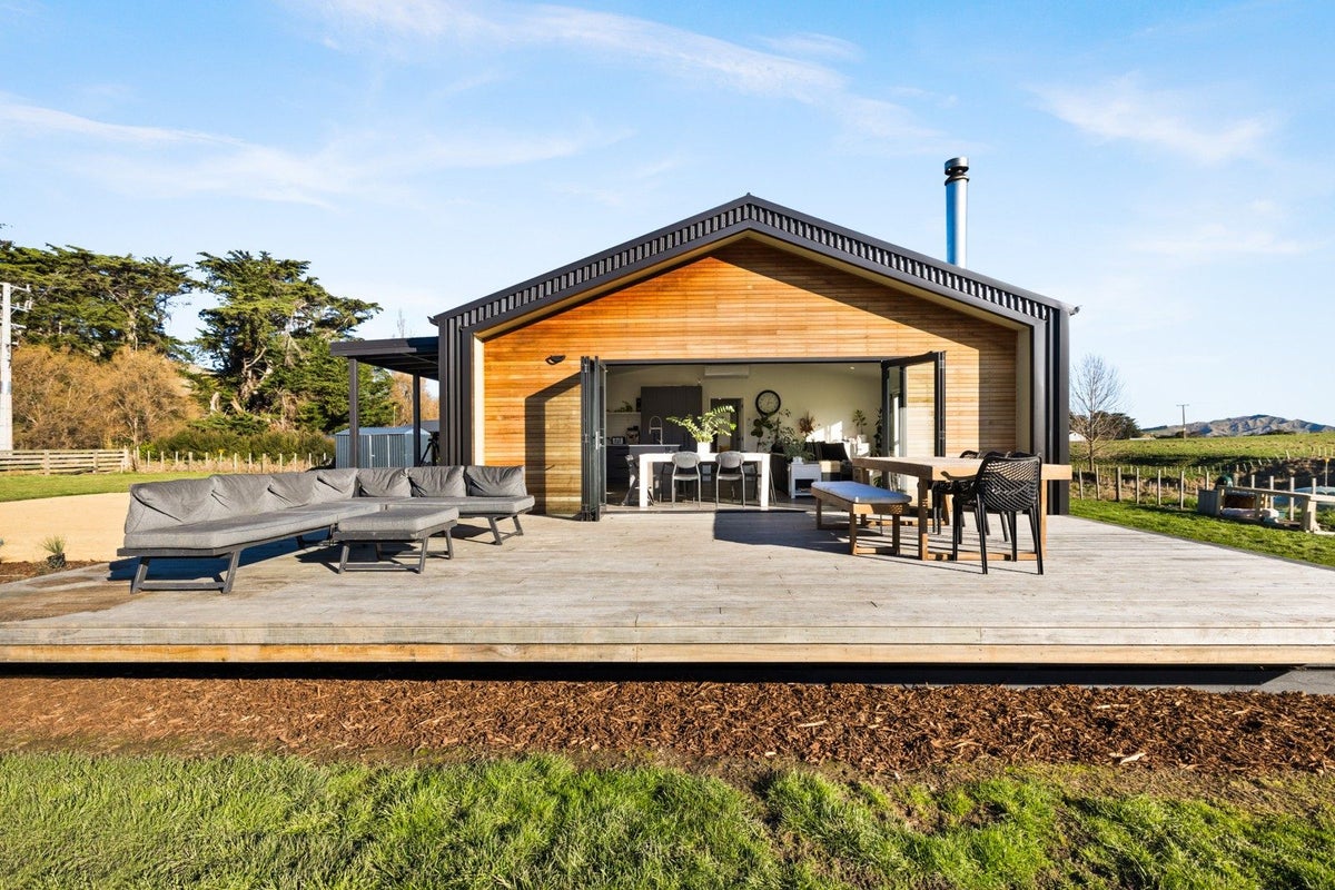 2480 Kahuranaki Road, Havelock North - Carousel 1