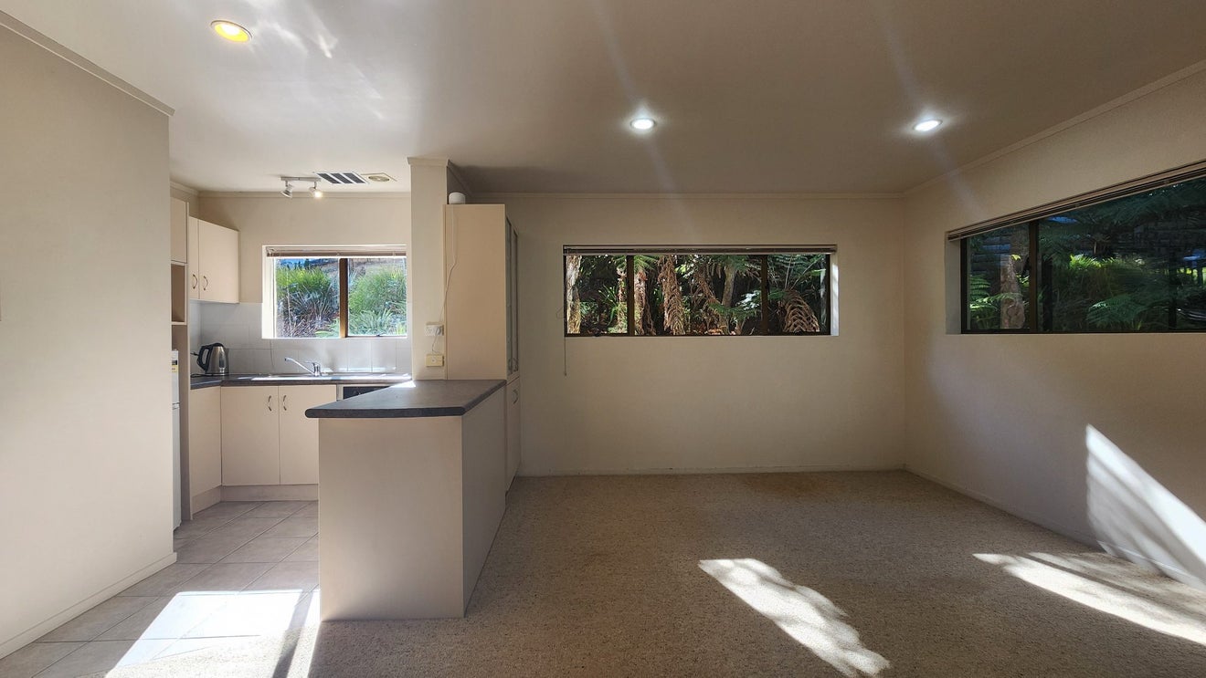 17 Pluto Place, Beach Haven, Auckland - Carousel 2