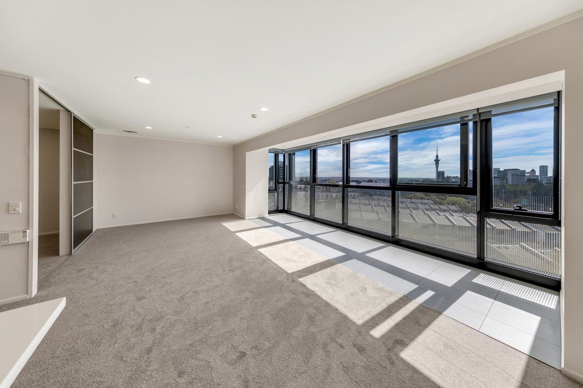 5P/16 Burton Street, Grafton, Auckland - Carousel 1