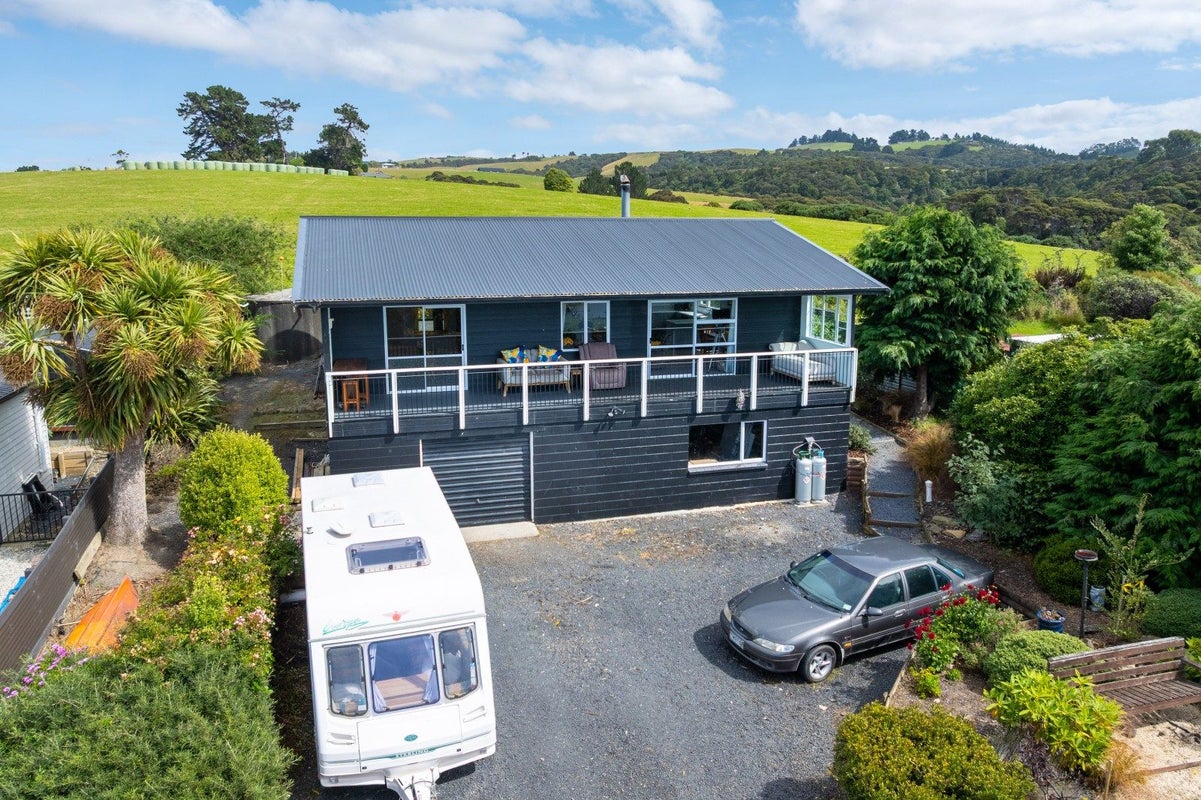 14 Frances Street, Brighton - Carousel 1