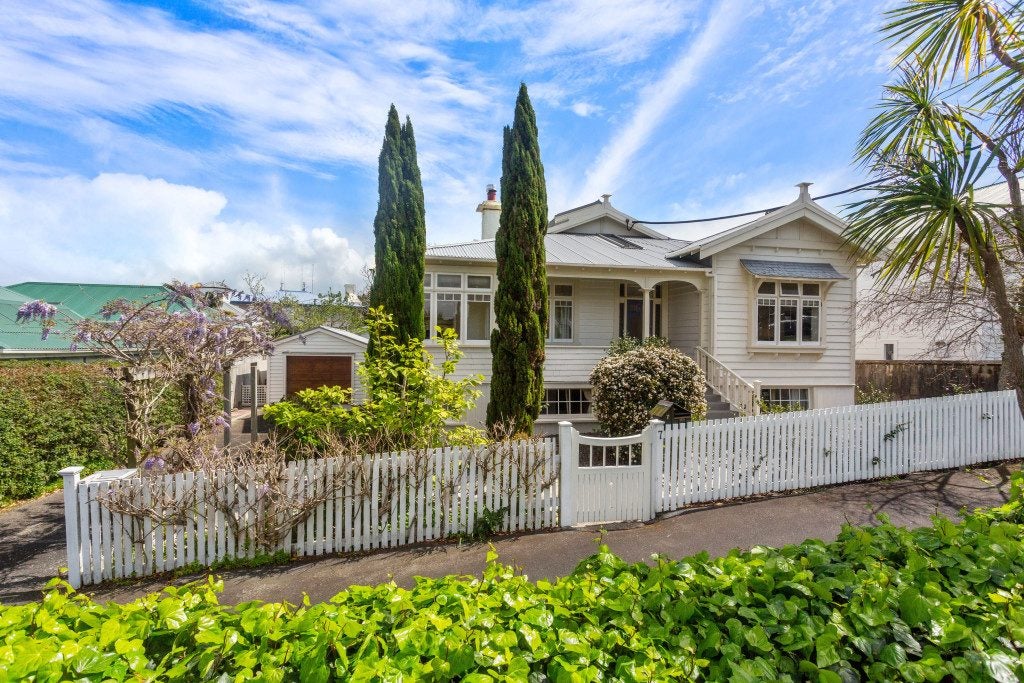 7 Huia Street, Devonport, Auckland - Carousel 1
