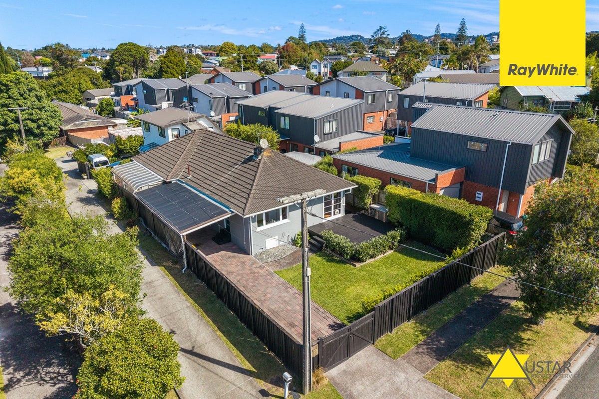 1/12 Miro Street, New Lynn, Auckland - Carousel 1