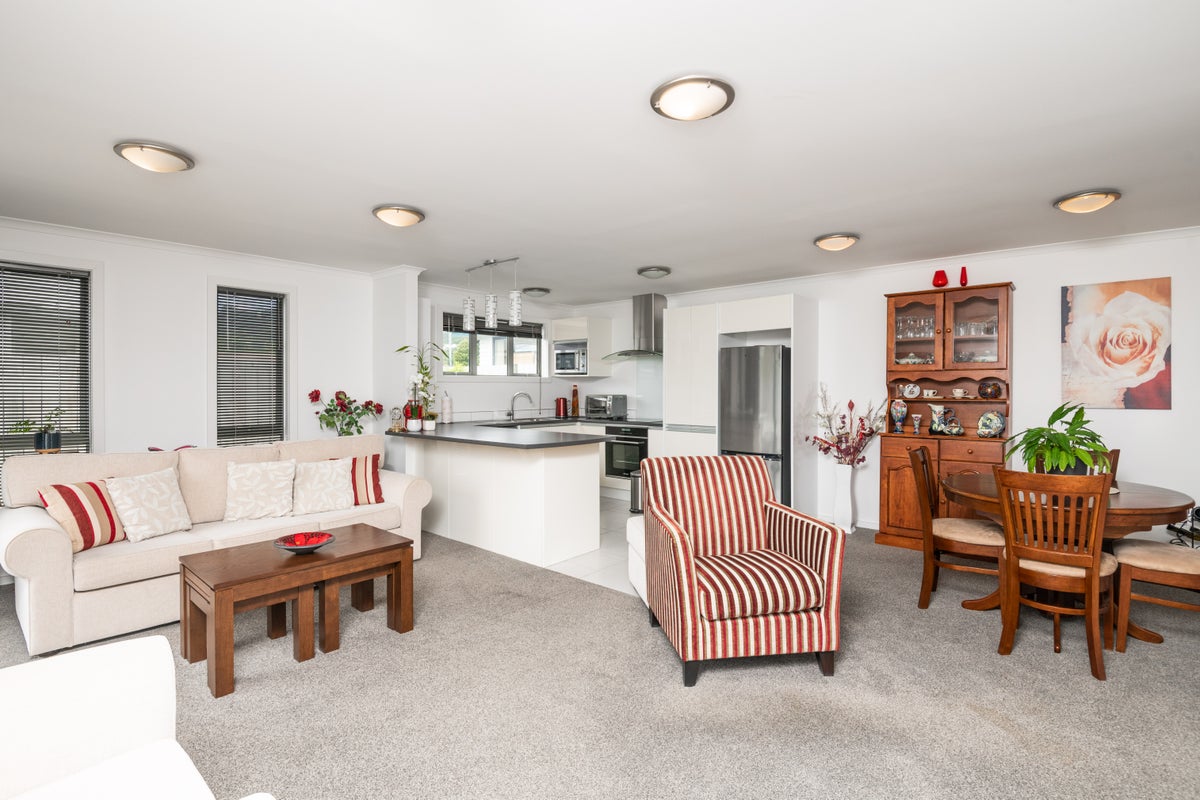 17A Beauchamp Street, Tawa, Wellington - Carousel 1