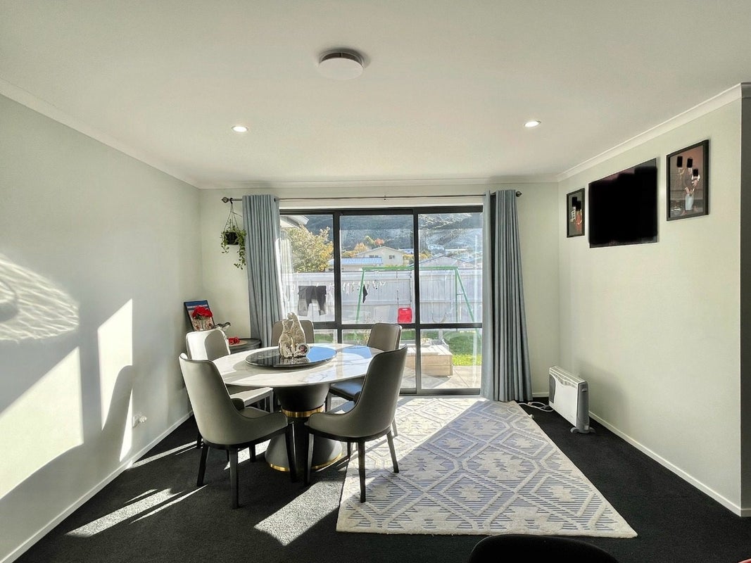 34 Te Ara o Toroa, Wainuiomata, Lower Hutt - Carousel 12