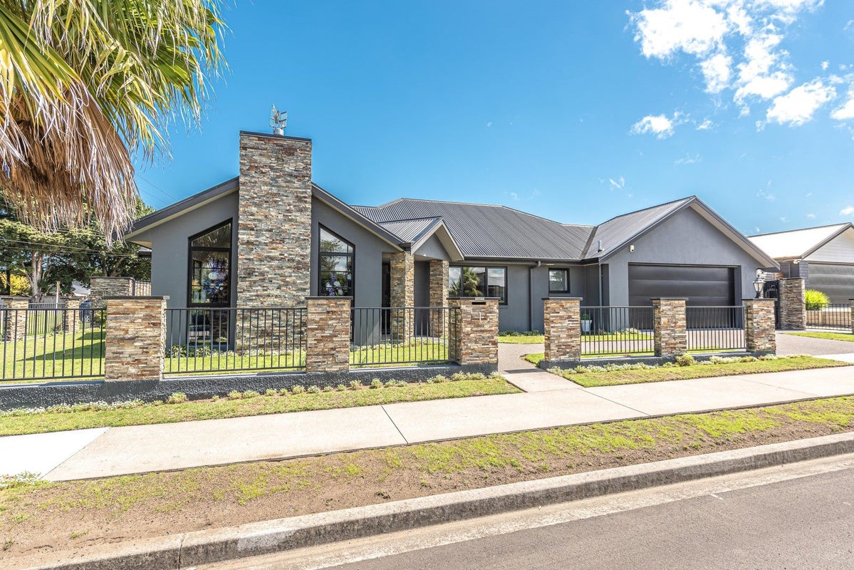 1 Edith Collier Drive, Otamatea, Whanganui - Carousel 1