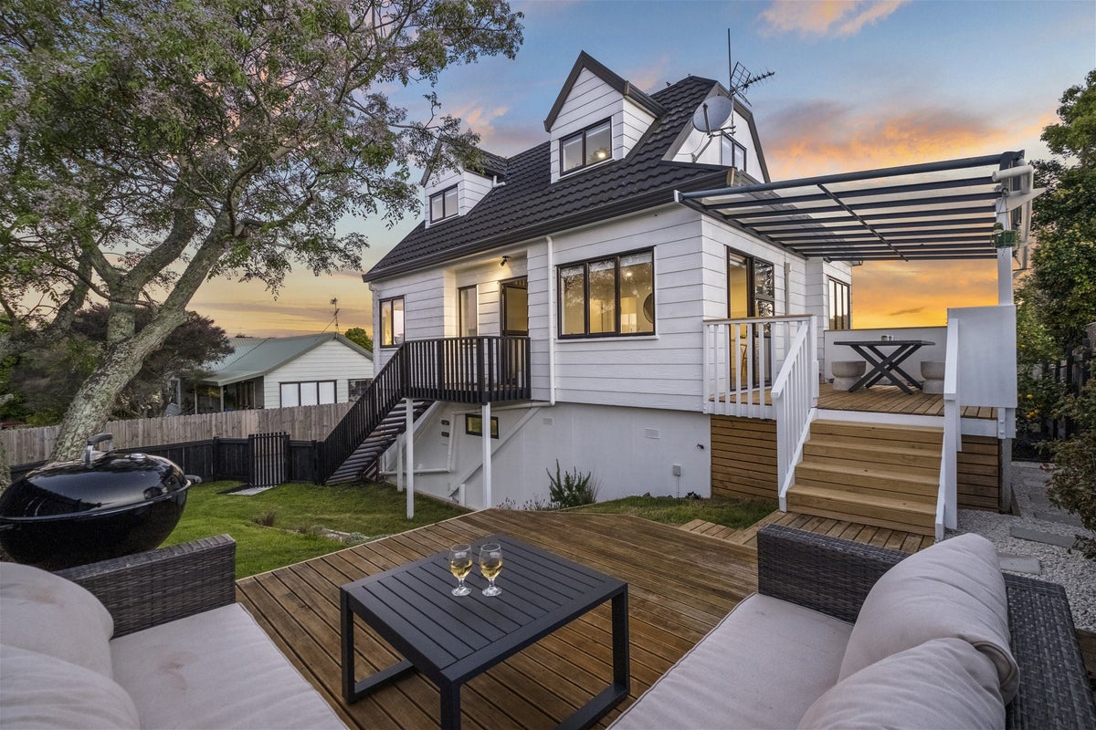 1/136 Bradbury Road, Botany Downs, Auckland - Carousel 1