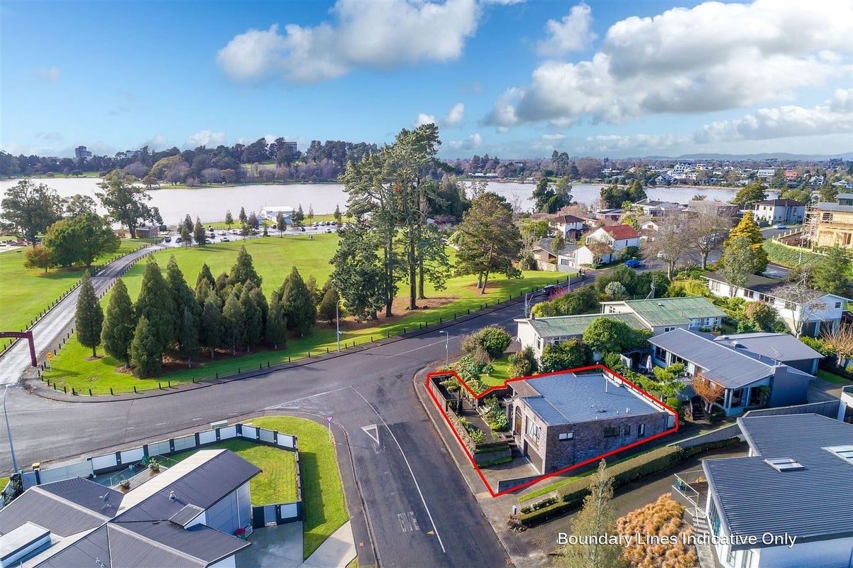 155A Lake Crescent, Hamilton Lake, Hamilton - Carousel 1