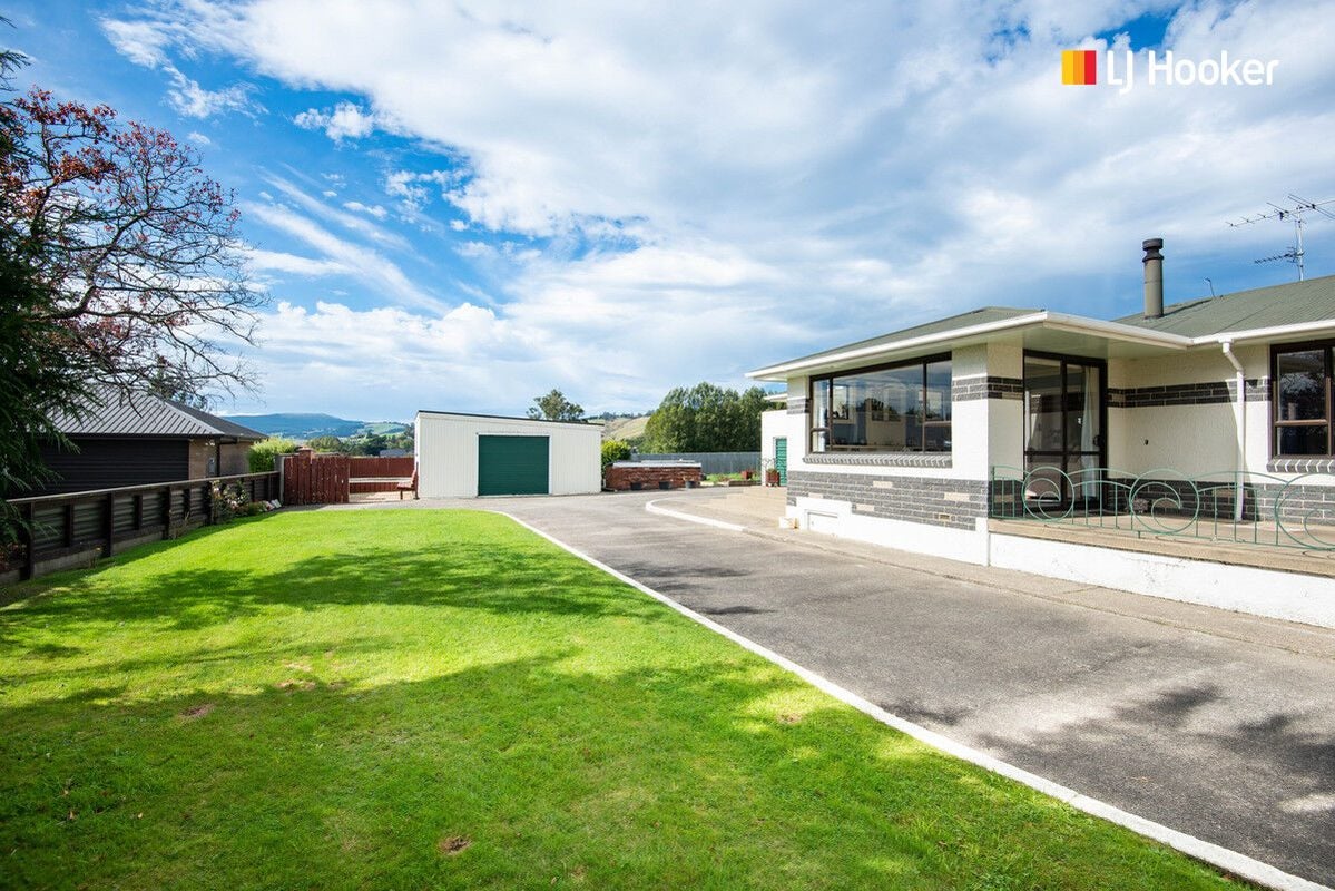 18 Elizabeth Avenue, East Taieri, Mosgiel - Carousel 20