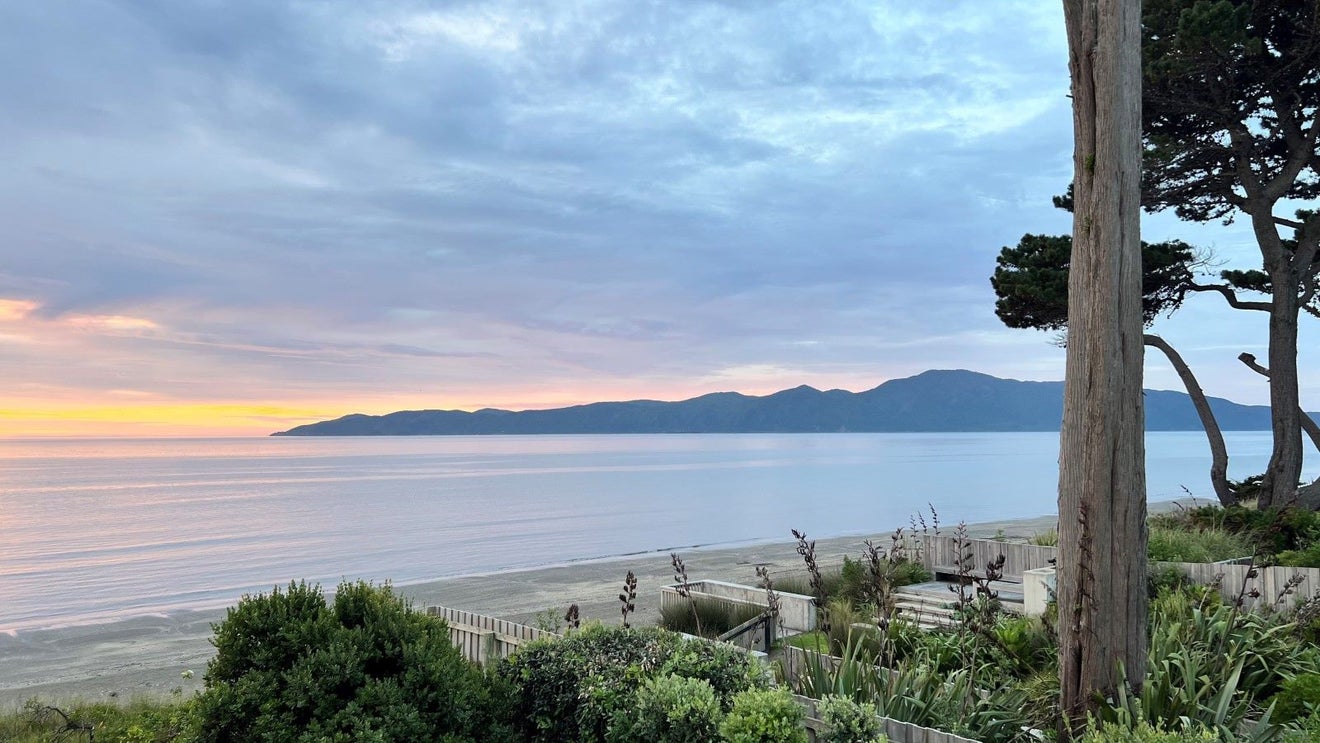 2/2 Kirkway, Raumati Beach, Paraparaumu - Carousel 1