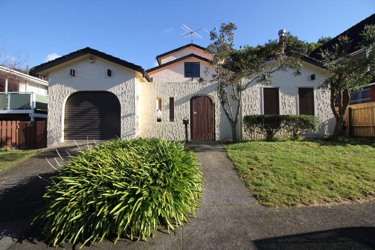 21 Te Kiteroa Grove, Churton Park, Wellington - Carousel 1