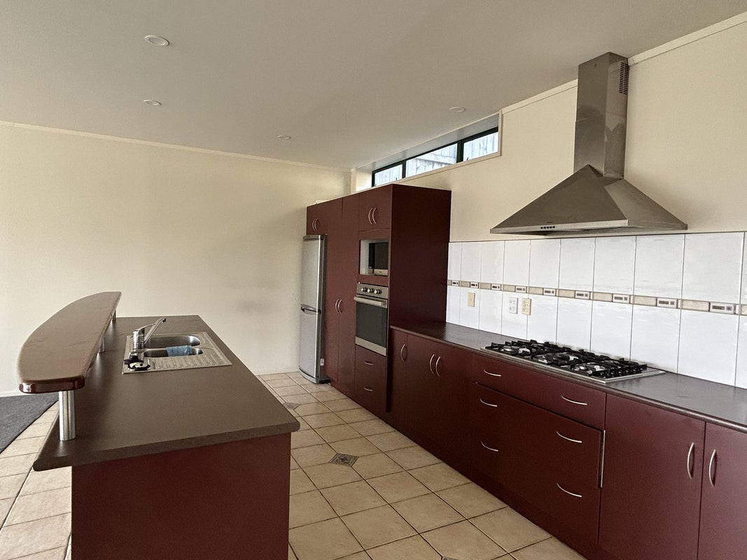 8 Mitika Way, Strathmore Park, Wellington - Carousel 2