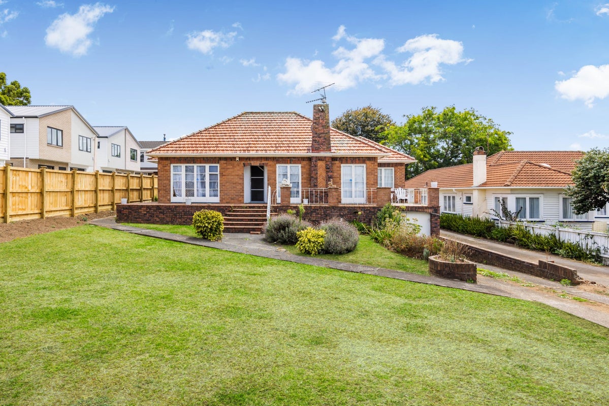 142 Kolmar Road, Papatoetoe, Auckland - Carousel 1