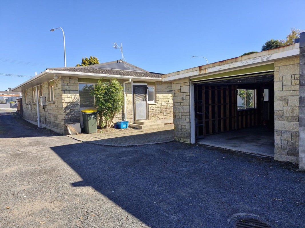 1/43 Mangorei Road, Strandon, New Plymouth - Carousel 10