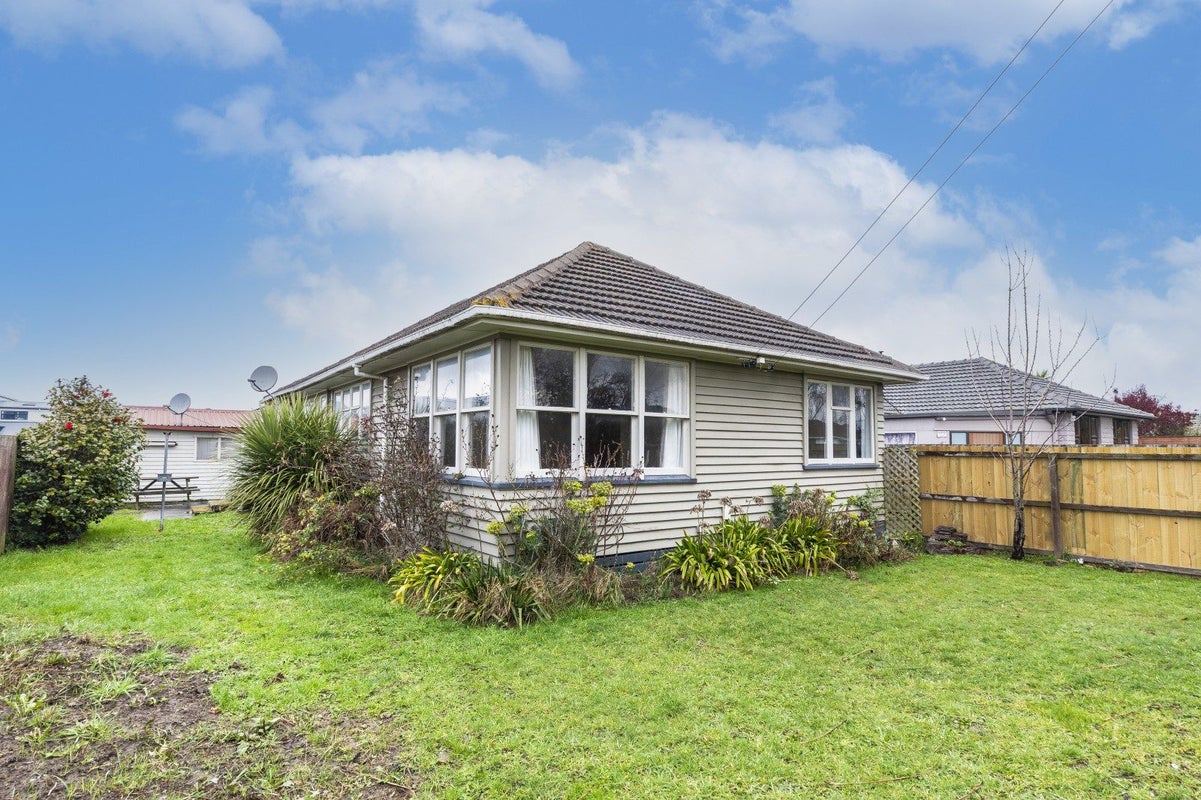 1/14 Morrison Avenue, Northcote, Christchurch - Carousel 1