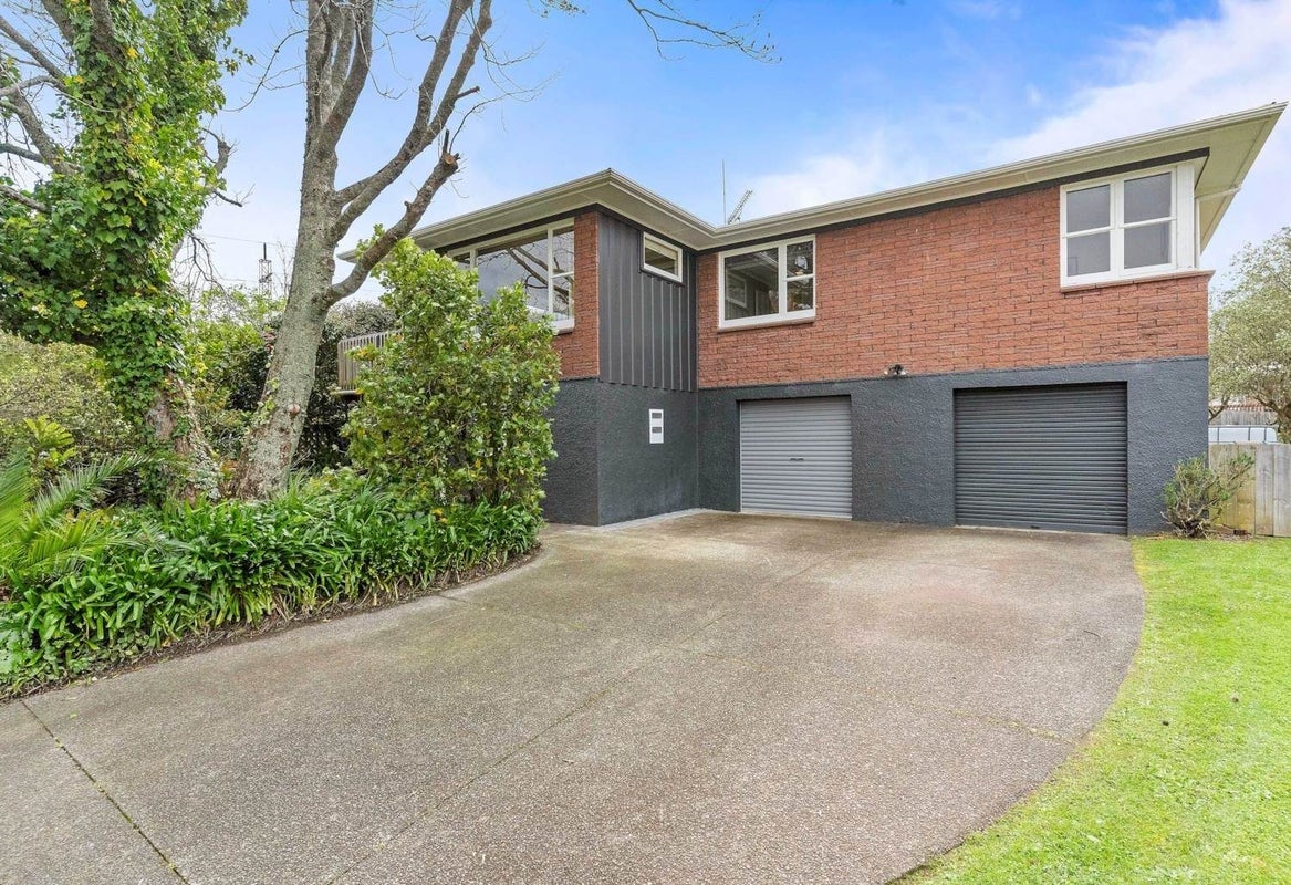13 Ramillies Place, Glenfield, Auckland - Carousel 1