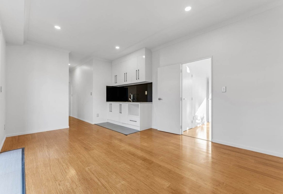 8 Gortnest Place, Flat Bush, Auckland - Carousel 2