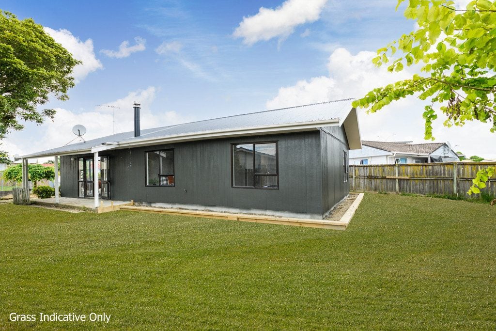 8 Coromandel Court, Roslyn, Palmerston North - Carousel 2