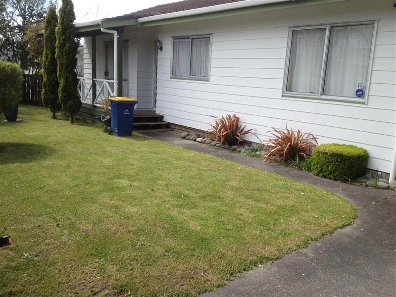 1/2 Glynnbrooke Street, Te Atatu South, Auckland - Carousel 1