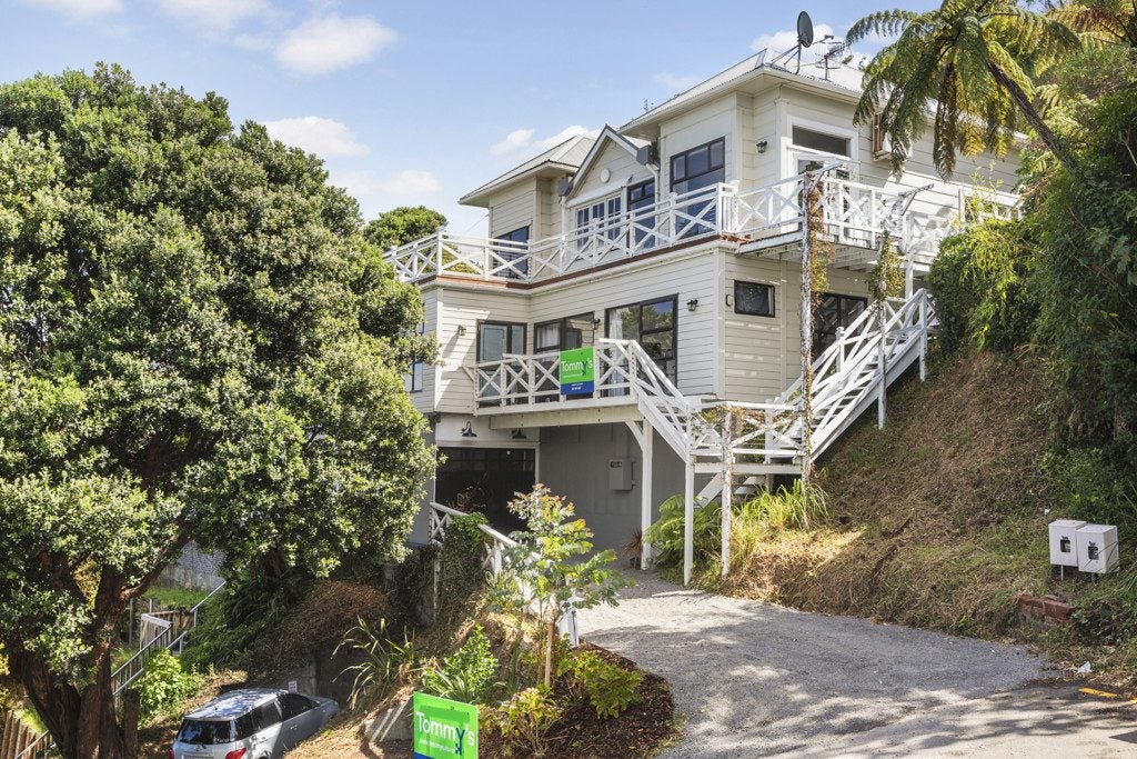 31 Winchester Street, Kaiwharawhara, Wellington - Carousel 1