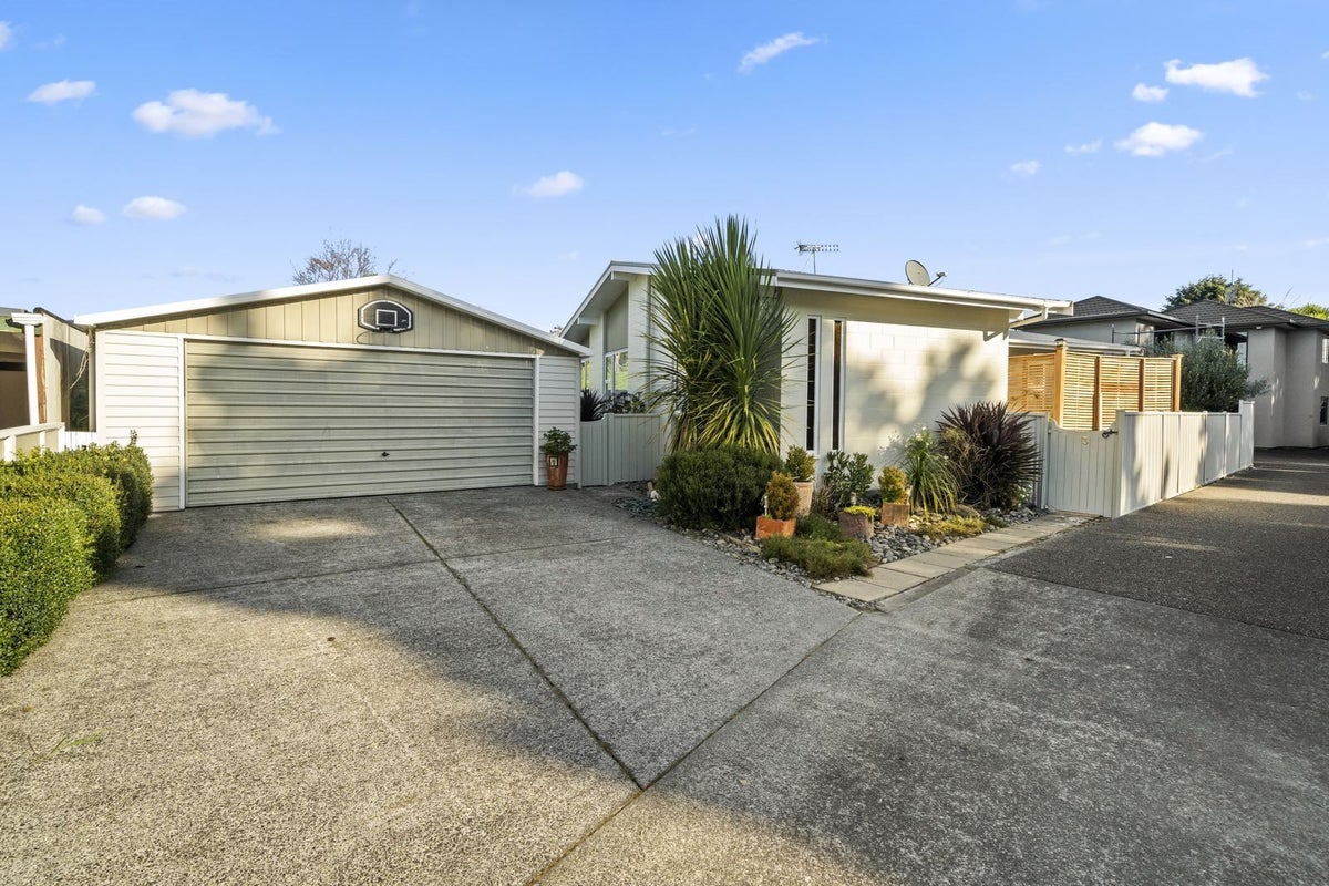 3 Venetia Way, Totara Park, Upper Hutt - Carousel 2