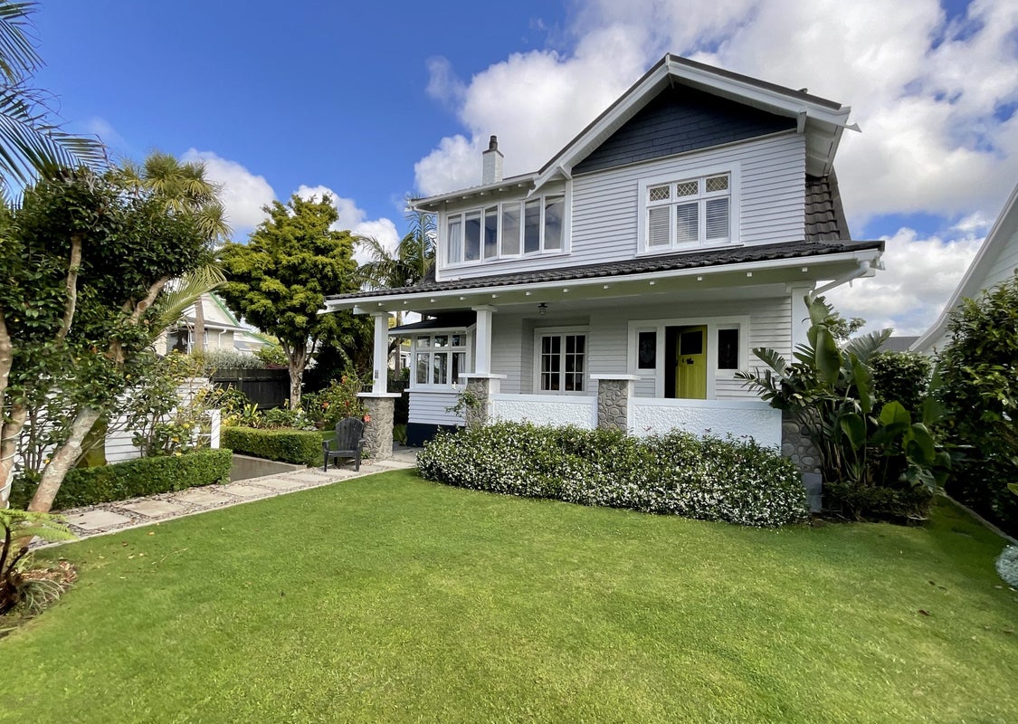 15 Wallace Place, Westown, New Plymouth - Carousel 2