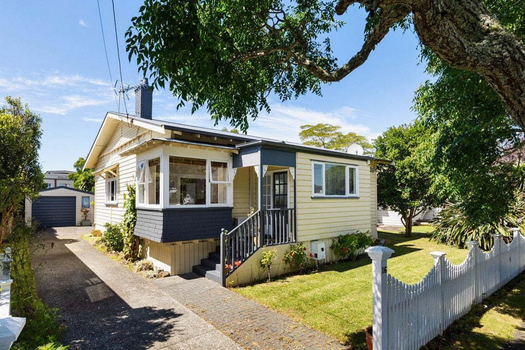 16 Carrie Street, Sandringham, Auckland - Carousel 1