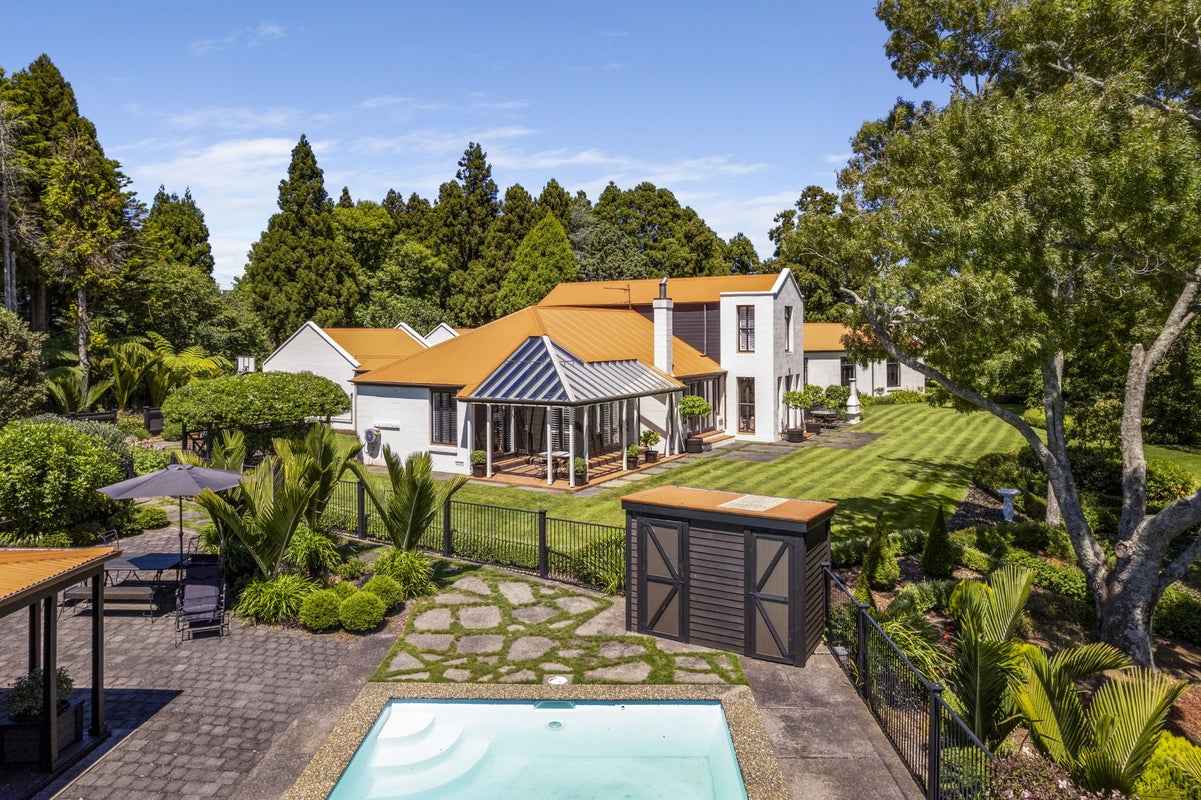 221 Awai Road, Tarurutangi, New Plymouth - Carousel 1