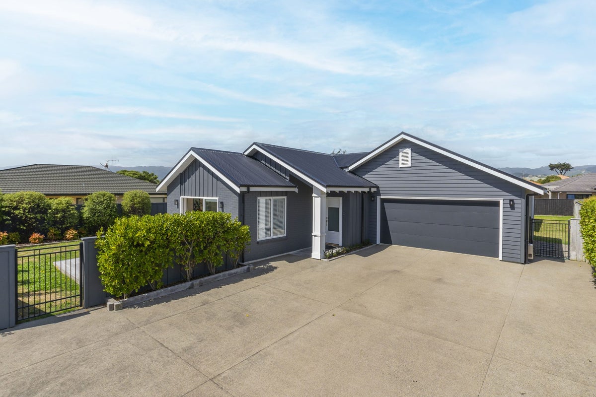 16 Taranui Way, Paraparaumu Beach, Paraparaumu - Carousel 1