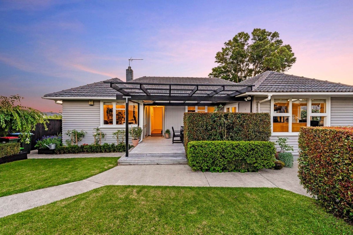 13 Torrington Crescent, Glen Innes, Auckland - Carousel 24