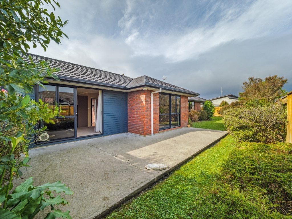 5 Branigan Parade, Kelvin Grove, Palmerston North - Carousel 2