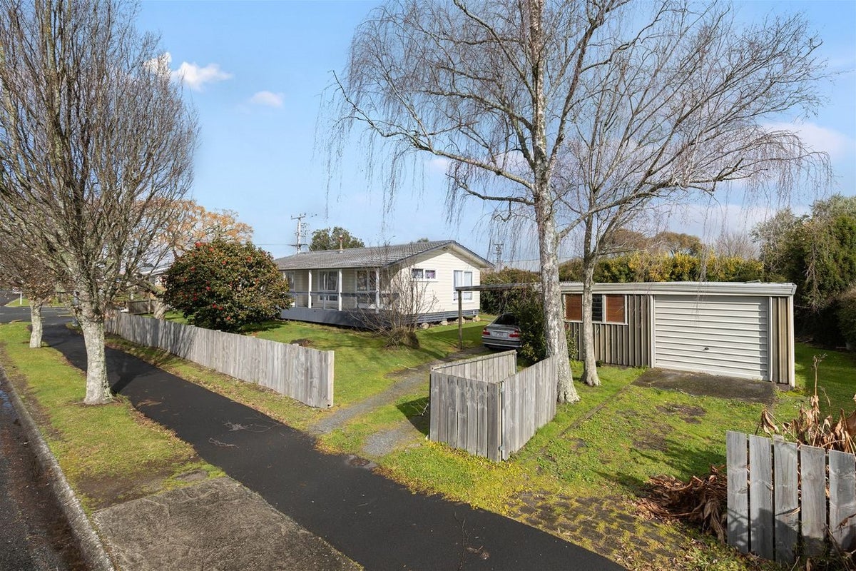 1 Lilac Street, Melville, Hamilton - Carousel 11