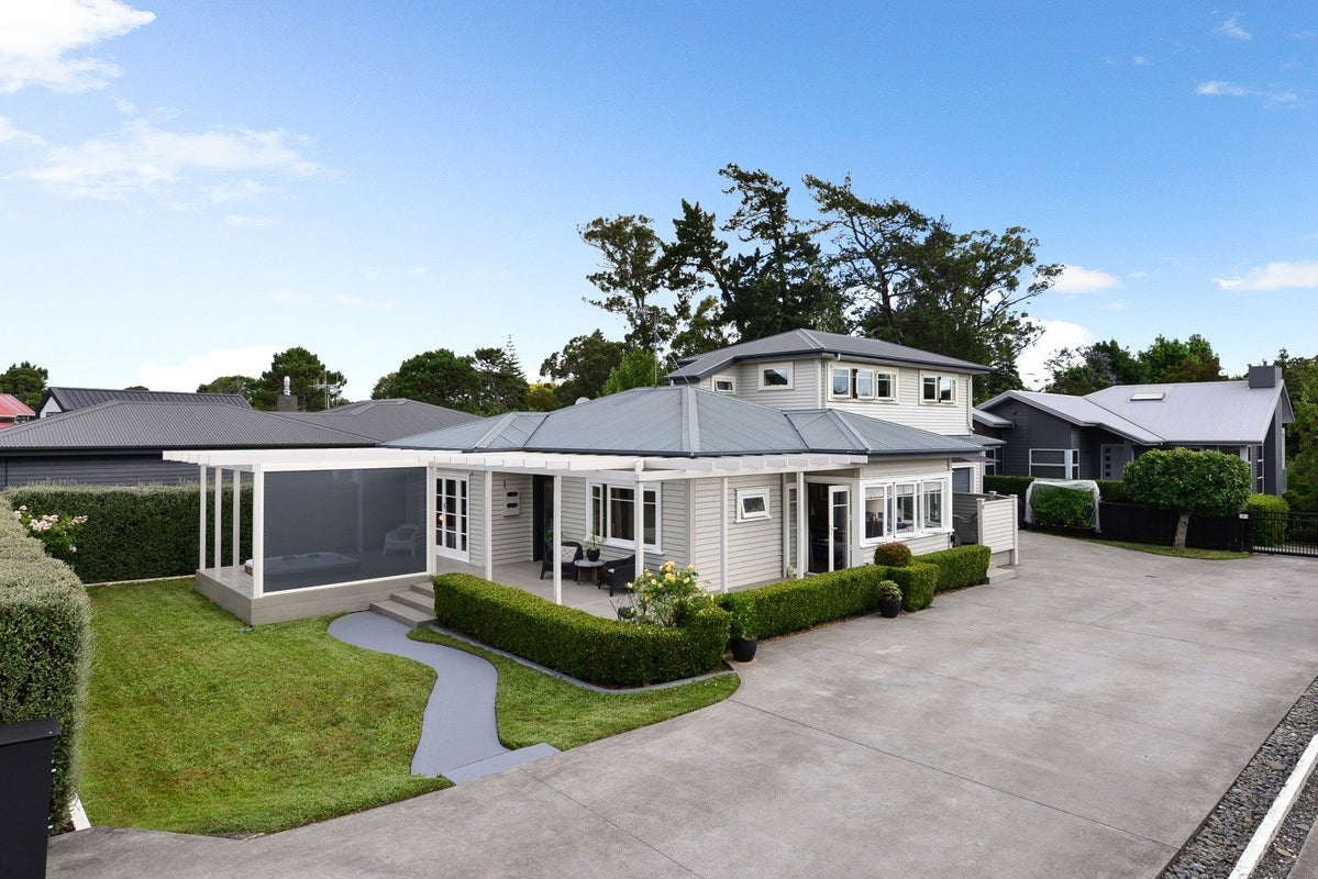 10 Cardrona Road, Beerescourt, Hamilton - Carousel 1