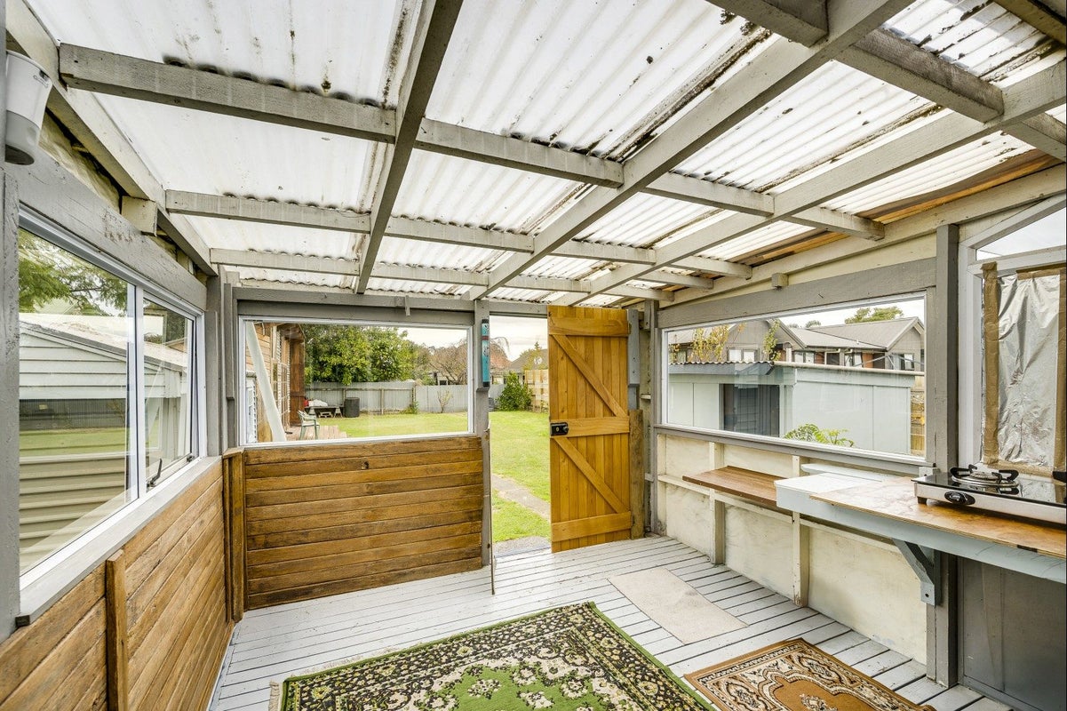 57 Taradale Road, Onekawa, Napier - Carousel 15