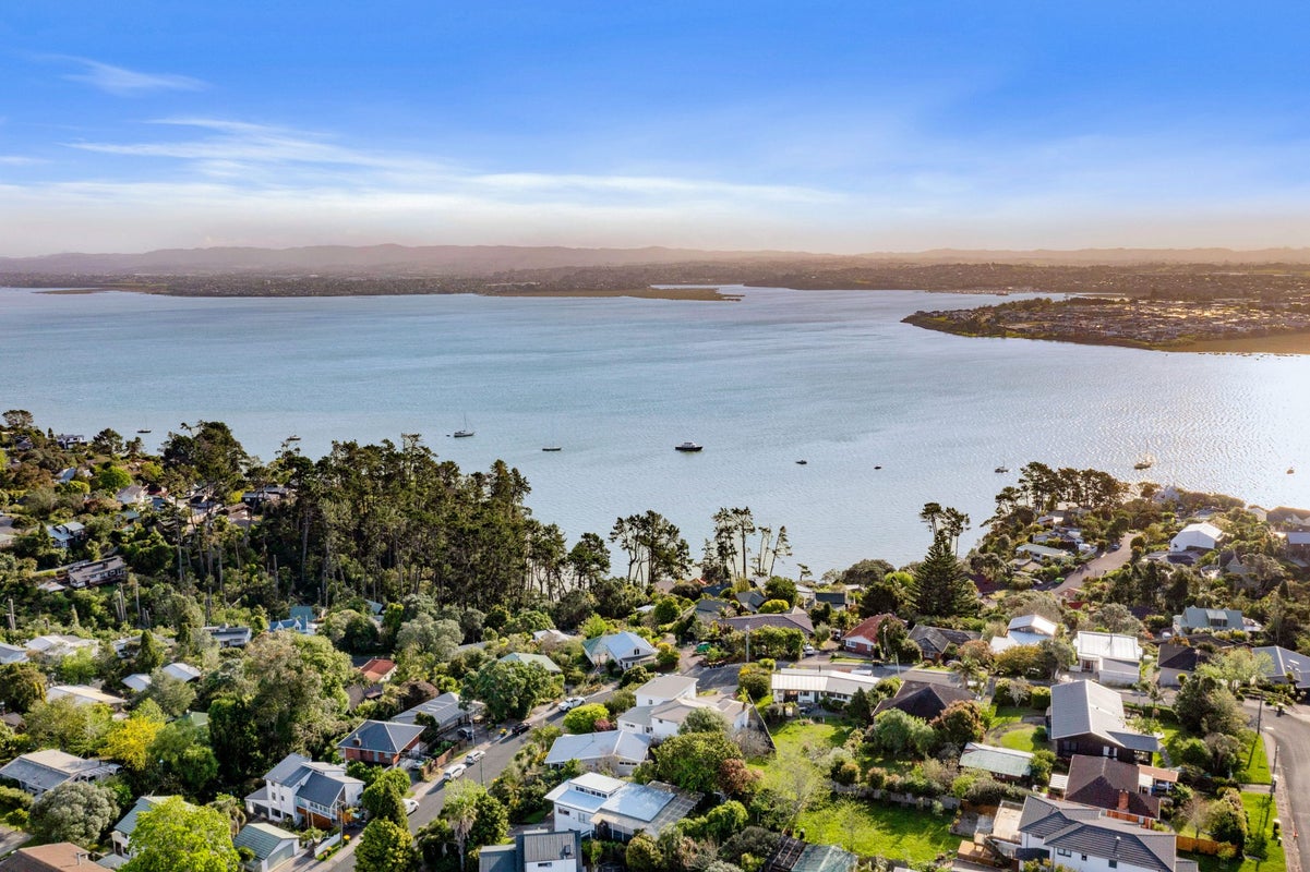 22 Teal Crescent, Beach Haven, Auckland - Carousel 18