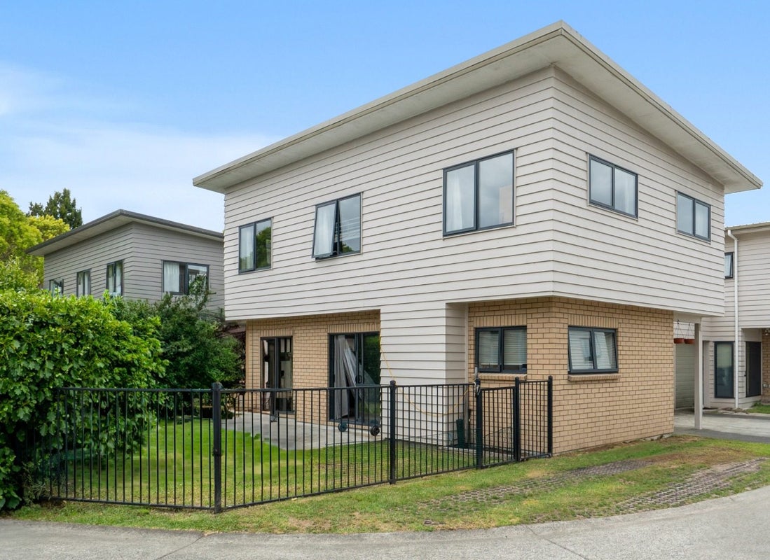 6 Whau Crescent, Avondale, Auckland - Carousel 1