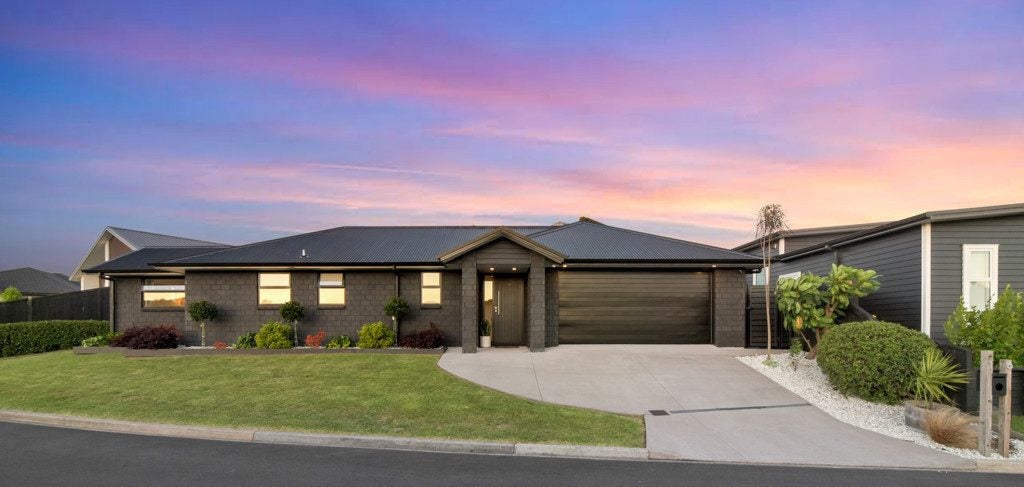 16 Moira Close, Welcome Bay, Tauranga - Carousel 2