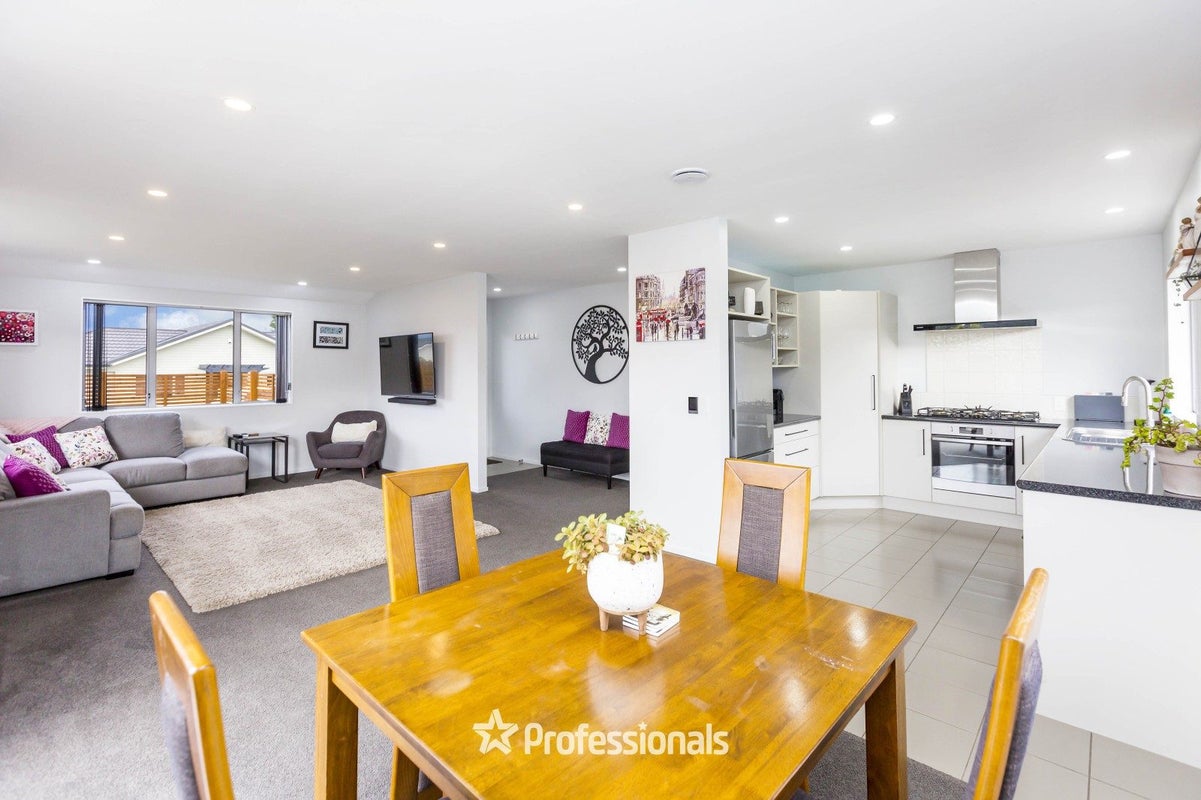 16 Mcewen CREScent, Riverstone Terraces, UPPER HUTT - Carousel 1