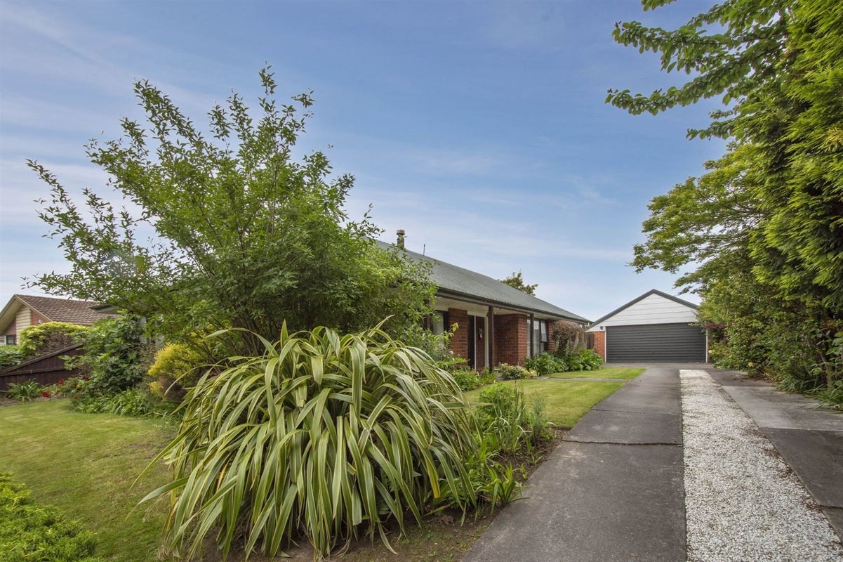 41 Karnak Crescent, Russley, Christchurch - Carousel 2