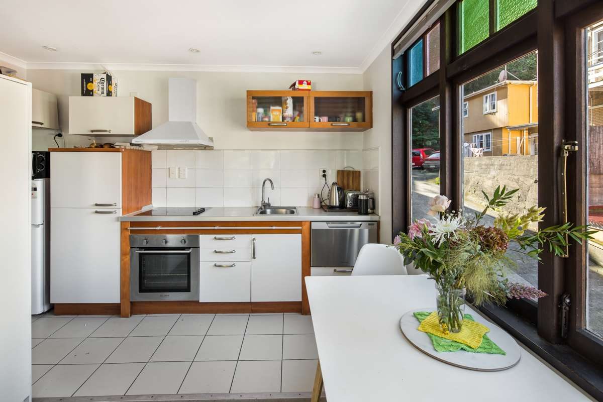 146A Aro Street, Aro Valley, Wellington - Carousel 2