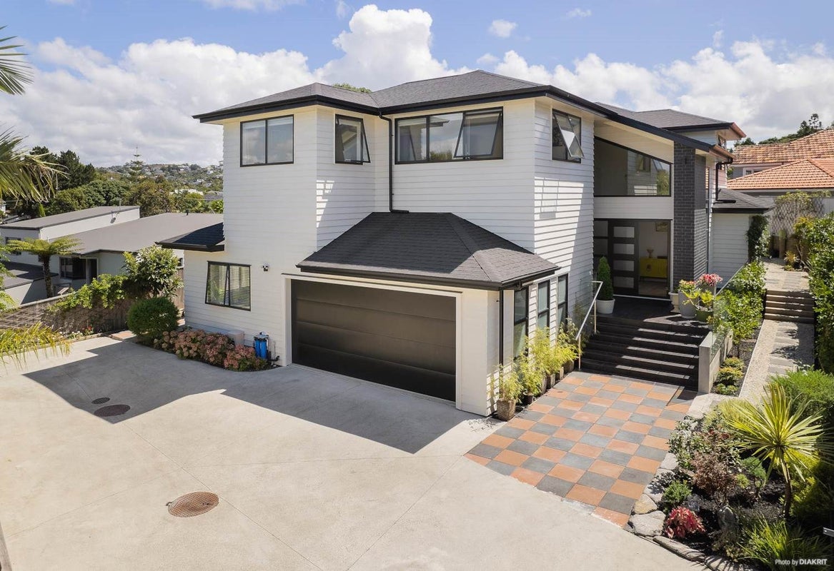 492 Beach Road, Murrays Bay, Auckland - Carousel 2