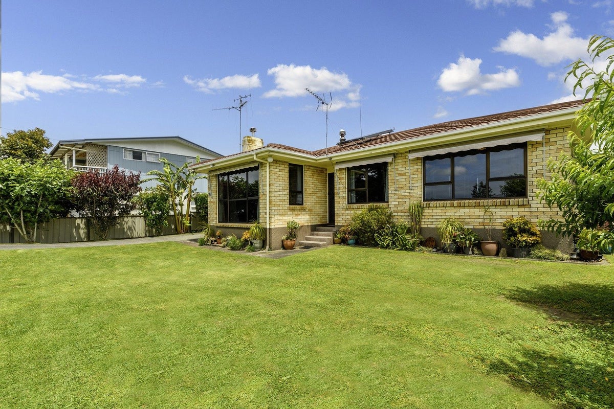 8 Cornwall Street, Gate Pa, Tauranga - Carousel 1